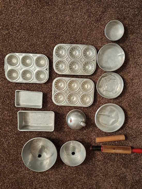 Other - Vintage aluminum children's baking toys from the 1950s.